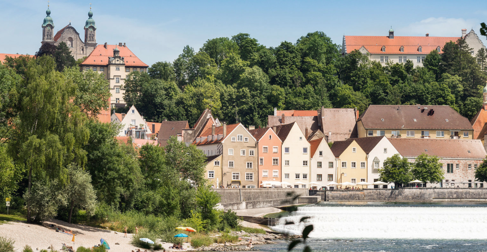 Twice as sustainable: Trenchless house connections for green electricity
